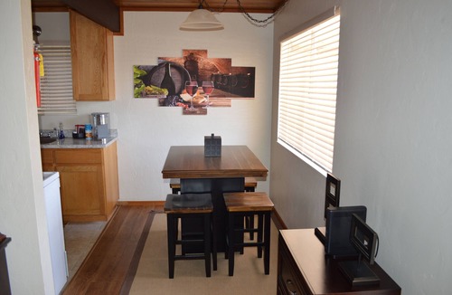 Arcata Apartment | ARCATA ONE BEDROOM- stay near and downtown CalPoly Humboldt - a 13-min stroll