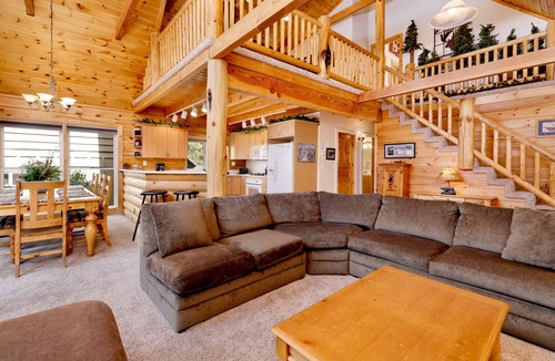 Fox Farm Cabin | Arktos Jewel Log Cabin w/Hot Tub + Pool Table