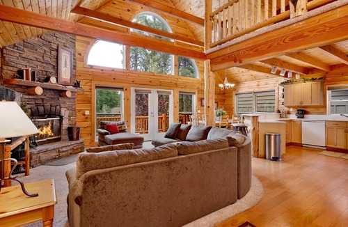 Fox Farm Cabin | Arktos Jewel Log Cabin w/Hot Tub + Pool Table