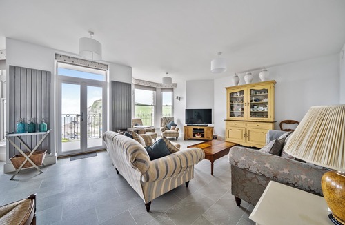 Hele Apartment | Arlington Villas. Modern 2 bedroom/2 bath flat with parking. Amazing ocean views