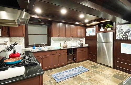 Midtown Sacramento Apartment | Artist's apartment in the heart of the city
