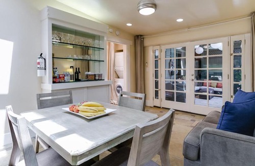 Lamanda Park House | Artist's Retreat in Secluded Pasadena Guesthouse