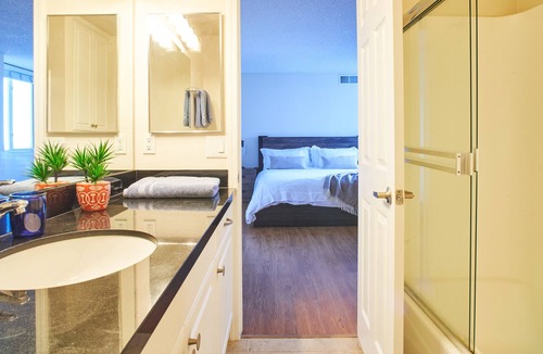 Marina Peninsula Apartment | "Artistic" 3Bedroom 2Bath Gorgeous Ocean Views.