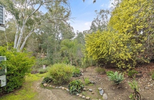 Lake Forest Condo | Artist’s Home High-end design with a Prime Location and Forest View, 1414 ft