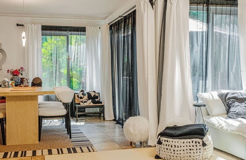 Lake Forest Condo | Artist’s Home High-end design with a Prime Location and Forest View, 1414 ft