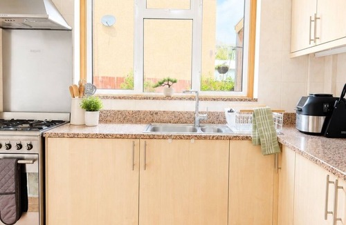 Chessington North and Hook House | Ashwood Stays Where Comfort Meets Elegance,Your Comfortable Home Away From Home