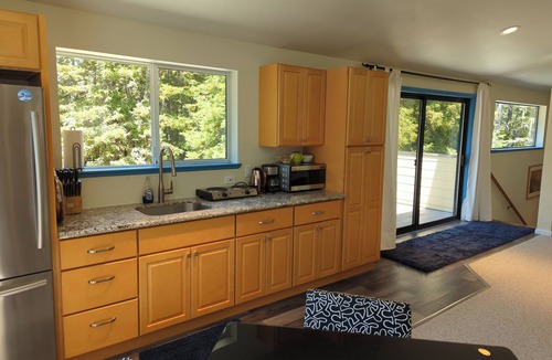 Gualala Apartment | Asian-themed Queen's Loft Apartment 10 mins to the beach and downtown!