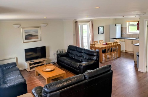 Newquay City Centre House | Atlantic Reach Lodge - Spacious 4 Bedroom Retreat