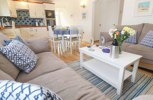 Carbis Bay Cottage | ATLANTIC WAVES, family friendly, with a garden in Carbis Bay