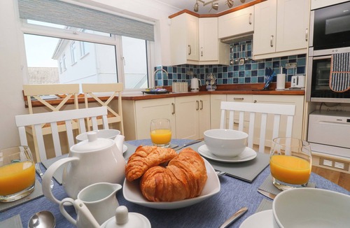 Carbis Bay Cottage | ATLANTIC WAVES, family friendly, with a garden in Carbis Bay