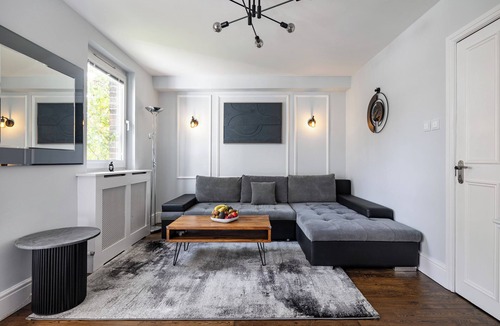 Chelsea Riverside Apartment | Authentic Duplex Apt and Private Parking in Chelsea