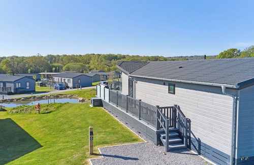 Plaitford Ski Chalet | Autograph Glass House Hot Tub 2 Luxury Slps 4
