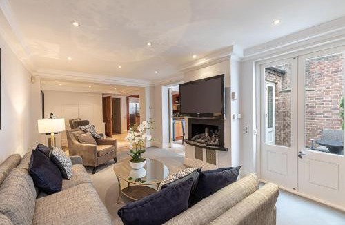 Knightsbridge House | AVAL Stunning 6-bed house near Harrods in Knightsbridge