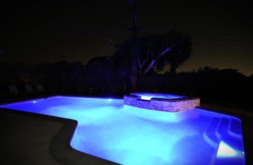 Orange House | Awesome 5 bedroom 3 bath pool home with in-ground jacuzzi