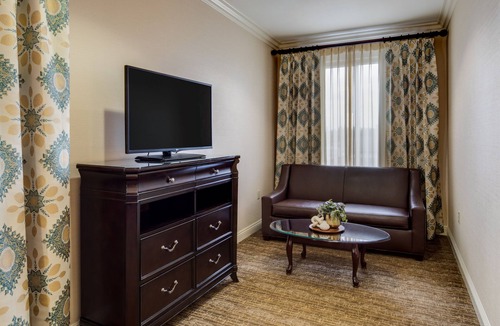 Downtown Village Hotel | Ayres Hotel Fountain Valley - Huntington Beach