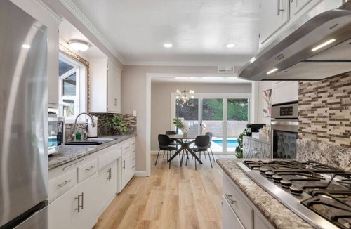 Montebello Apartment | Azure Escape | Games| Close to DT| Swimming Pool