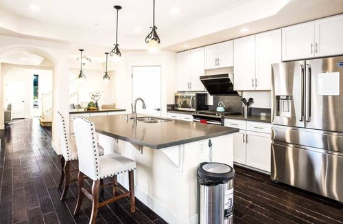 Azusa House | Azusa Views on Traymore
