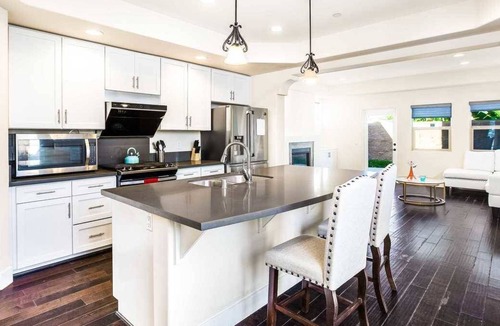 Azusa House | Azusa Views on Traymore