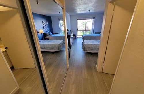 Pico - Robertson Hotel | (B02) Cozy Double Bed Suite