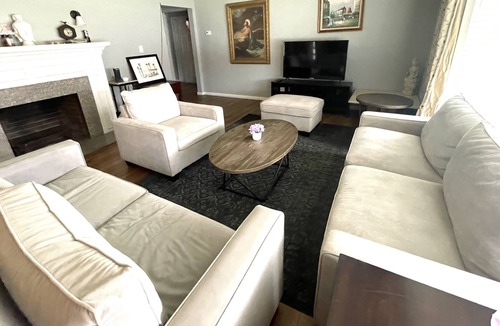Arcadia House | B5A-Entire house 5b/3.5 b in the large lot with multiple parking spaces