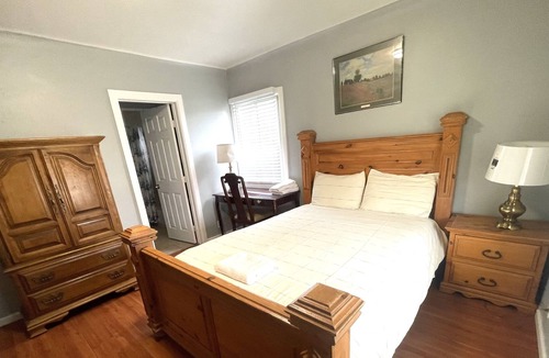 Arcadia House | B5A-Entire house 5b/3.5 b in the large lot with multiple parking spaces