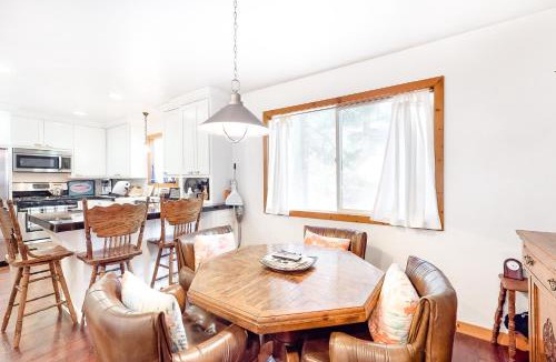 Cedar Glen House | Babbling Brook