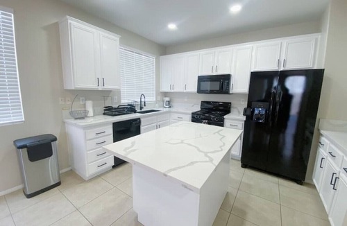 Moreno Valley House | ☀Backyard Canal Access☀ Kayak + 5 Bedroom Home!