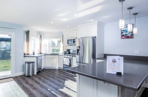 Mission Viejo House | Backyard, EV Charger, No Stairs. Citrus Perch!