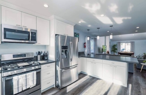 Mission Viejo House | Backyard, EV Charger, No Stairs. Citrus Perch!