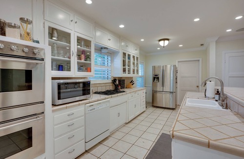 Bakersfield Cottage | Bakersfield Oasis: Sweet Tropical Pool Setup!