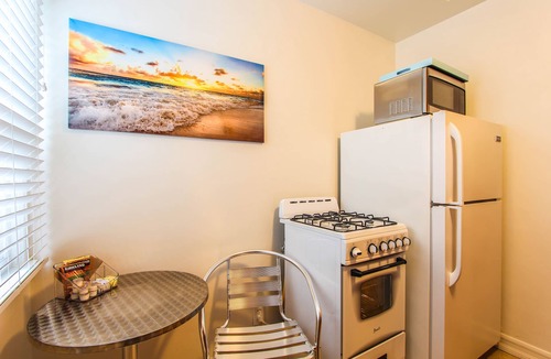 Lido Isle Apartment | BALBOA OCEAN ESCAPE Steps to Beach and Bay with AC