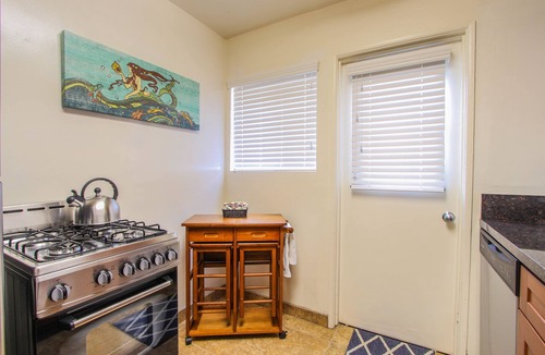 Balboa Peninsula Apartment | "BALBOA SEA ESCAPE" Steps to Beach and Bay *Garage Parking & Air Conditioning