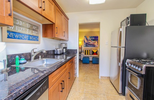Balboa Peninsula Apartment | "BALBOA SEA ESCAPE" Steps to Beach and Bay *Garage Parking & Air Conditioning