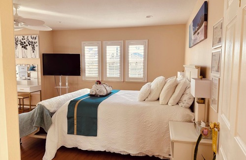 Temecula House | Balloons and Wine