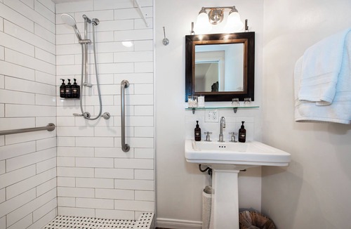 Oak Park Bed & Breakfast | Bath Street Inn B & B