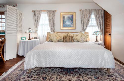 Oak Park Bed & Breakfast | Bath Street Inn