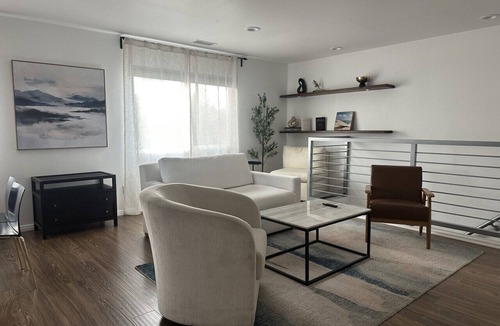 Lawndale House | Bay Breeze Hideaway Near Manhattan and Redondo Beach