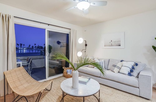 Central Mission Beach House | Bay View V by AvantStay Stylish Mission Beach Home on the Sand!
