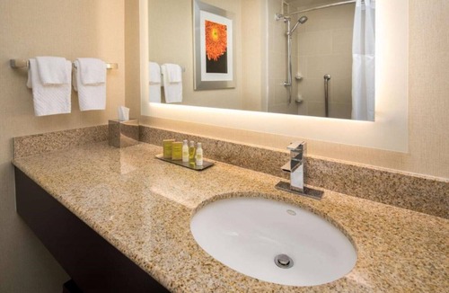 Burlingame House | Bay views minutes from the airport !