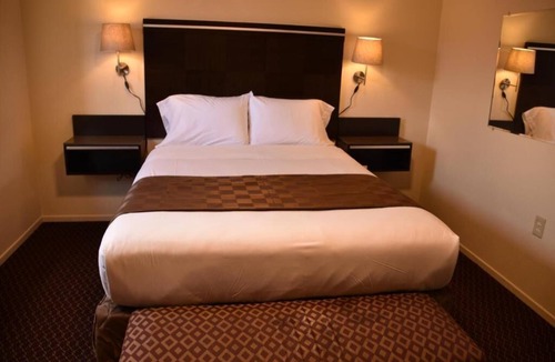 Lincoln Acres Hotel | Baycities Motel
