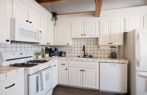 Boulder Bay Cabin | Bayview Bungalow - HOT TUB, EV CHARGER, ONE BLOCK FROM LAKE, PET FRIENDLY CABIN