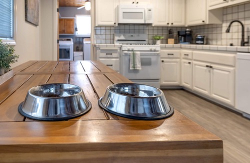 Boulder Bay Cabin | Bayview Bungalow - HOT TUB, EV CHARGER, ONE BLOCK FROM LAKE, PET FRIENDLY CABIN