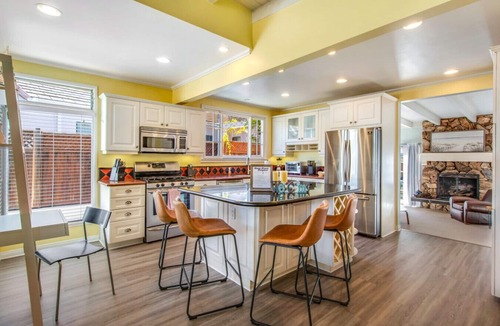 Valmonte House | Beach Breeze Bungalow | 1.3Miles To Beach | Cozy