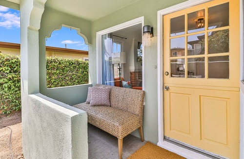 Pierpont Bay House | Beach Bungalow-1920s Charmer- Dog Friendly - Pierpont Ventura