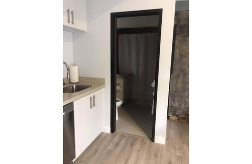 Marina del Rey House | Beach Canals Venice! - Studio w/Full Kitchen