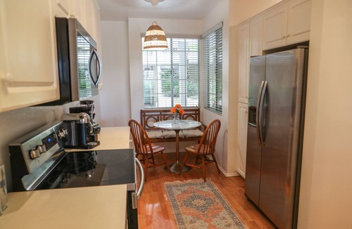 Yorktown Condo | Beach City Condo 1 Mile from Downtown, Pacific Ocean & The Beach