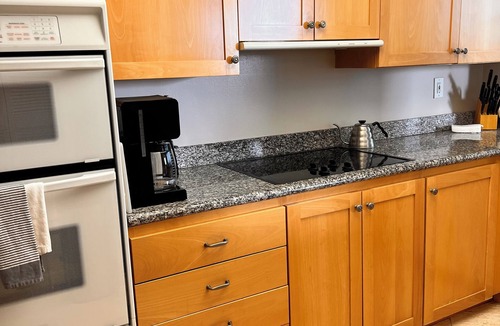 Alamitos Beach Condo | Beach front Condo with Direct access to the beach