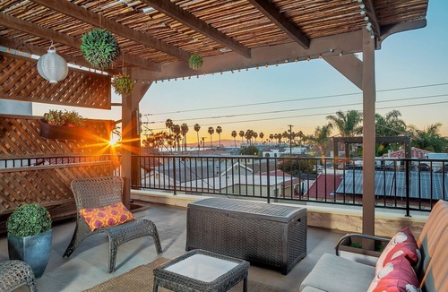 Belmont Shore House | Beach front house centrally located to all popular attractions