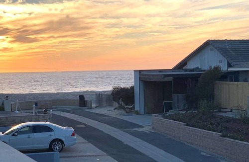 Pierpont Bay House | Beach Just Steps Away, Ocean Views, Spa, & Dog Friendly! Pierpont Ventura