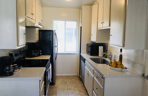 Sawtelle Apartment | Beach Life in West LA minutes from Santa Monica beach ,Venice, Malibu, UCLA,SMC